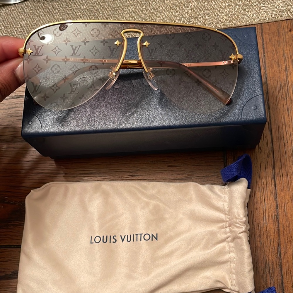 Authentic Louis Vuitton Sunnies New never worn